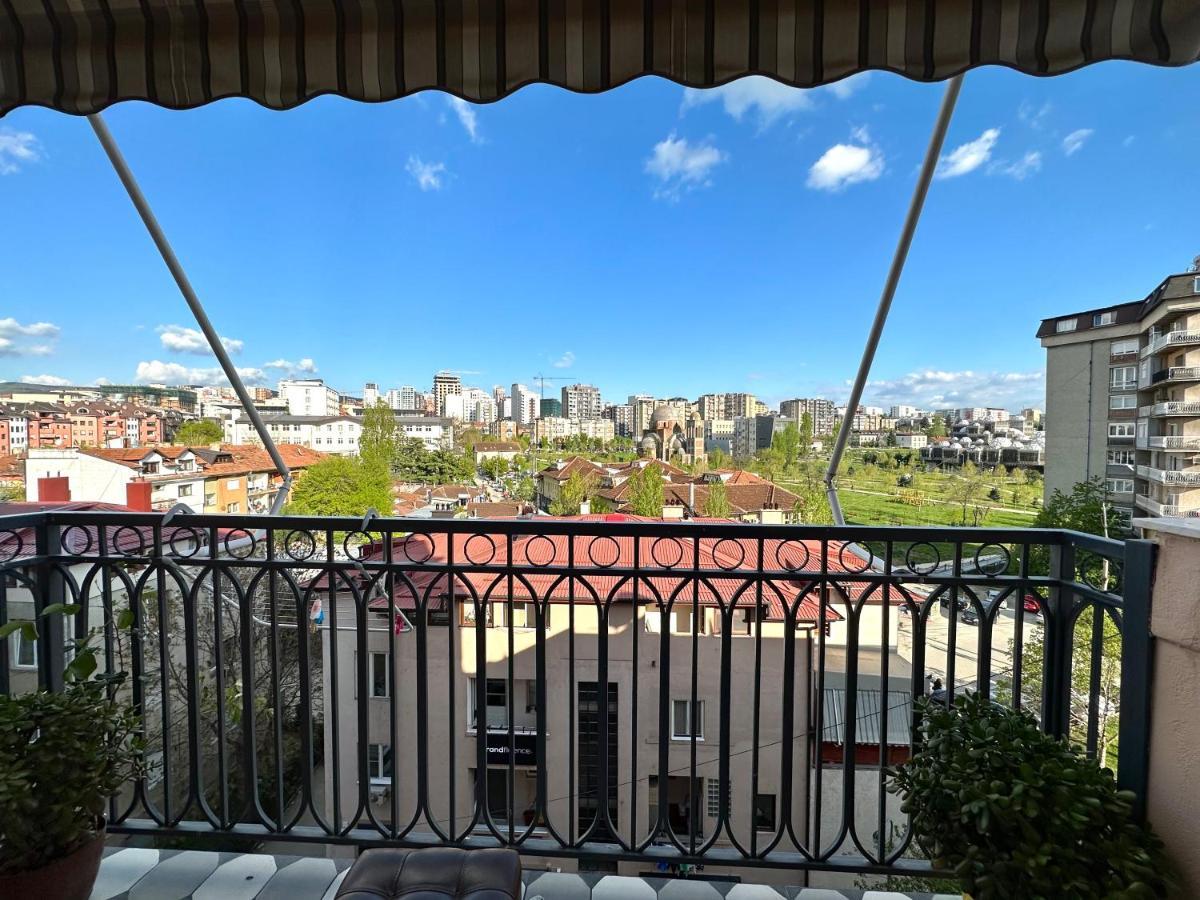 Yellowhouse Приштина Экстерьер фото