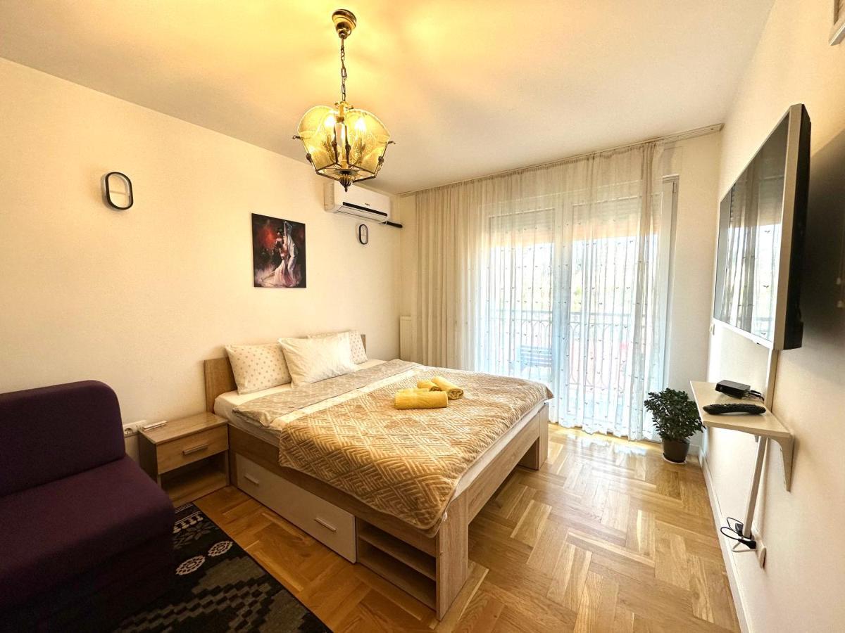 Yellowhouse Приштина Экстерьер фото