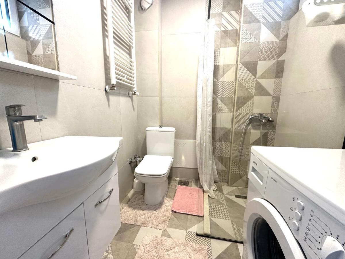 Yellowhouse Приштина Экстерьер фото