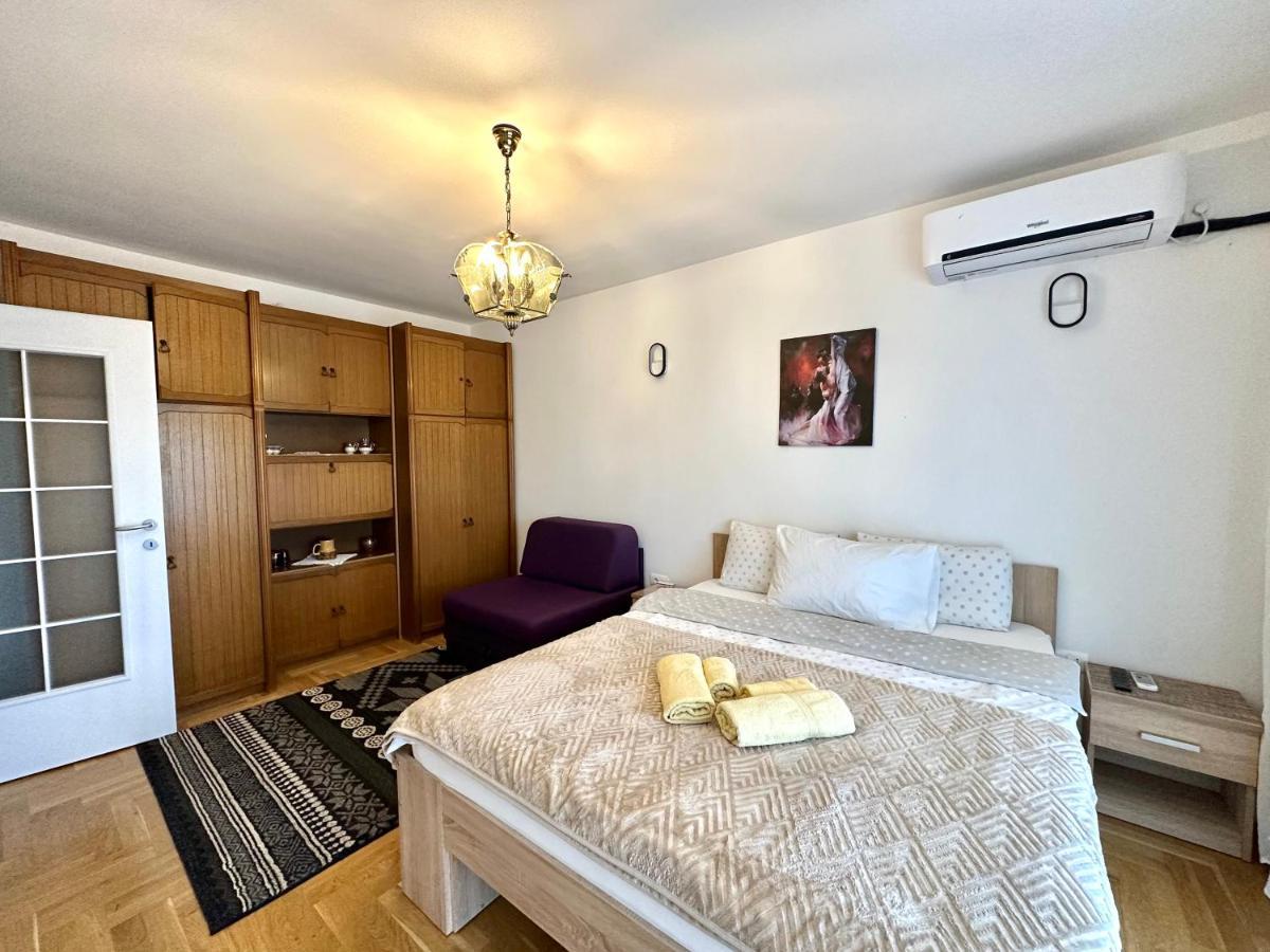 Yellowhouse Приштина Экстерьер фото