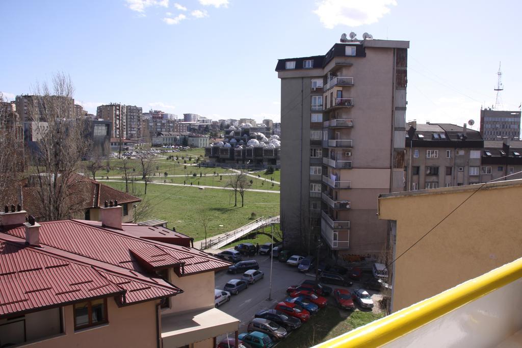 Yellowhouse Приштина Экстерьер фото